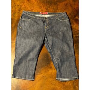 Apple Bottoms Denim Capri Pants Embroidered Pockets Rhinestones Accents Cute
